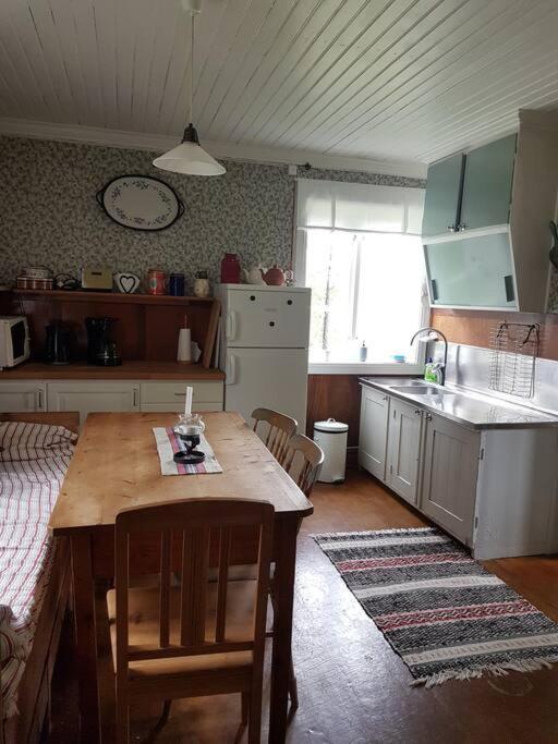 Charmig Gard Med Bastu, Strandtomt Och Utedusch I Naturskoent Omrade Sveg Exteriör bild