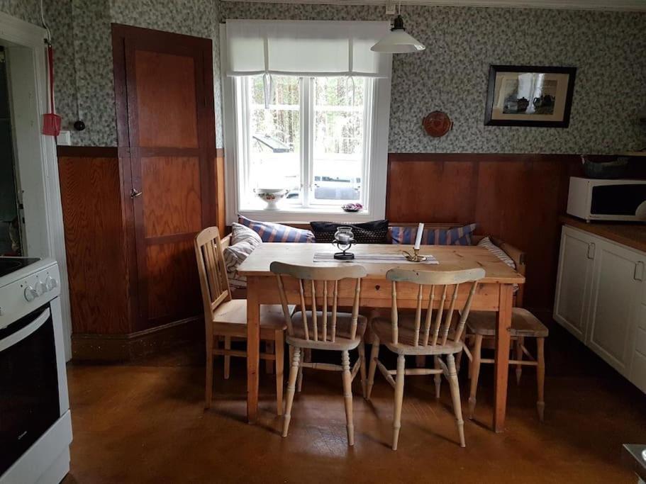 Charmig Gard Med Bastu, Strandtomt Och Utedusch I Naturskoent Omrade Sveg Exteriör bild